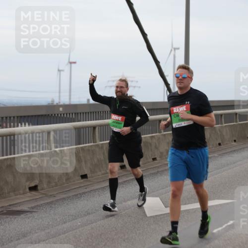 03.10.2025 - Köhlbrandbrückenlauf Jannik Wohlers http://msf.ph/oto/9143883 03.10.2025 15:45:13 Position 1 8925, 8824, 9099 meine-sportfotos.de