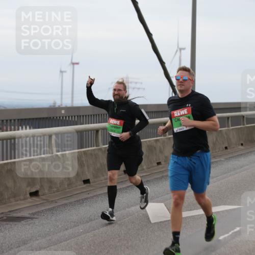 03.10.2025 - Köhlbrandbrückenlauf Jannik Wohlers http://msf.ph/oto/9143884 03.10.2025 15:45:13 Position 1 8824, 8, 9099 meine-sportfotos.de