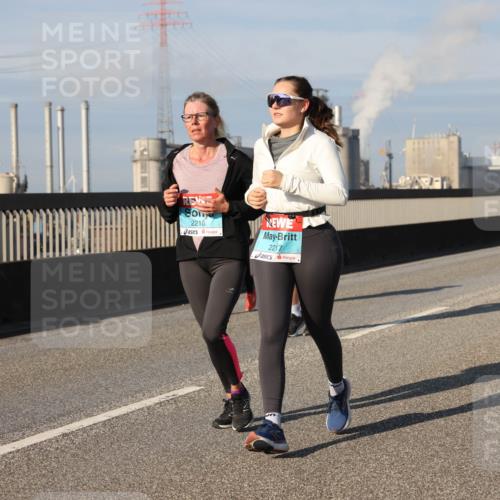 03.10.2025 - Köhlbrandbrückenlauf Lena Gebhardt http://msf.ph/oto/9143885 03.10.2025 10:01:40 Position 2 2218, 2217 meine-sportfotos.de
