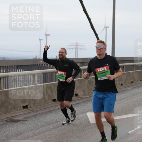 03.10.2025 - Köhlbrandbrückenlauf Jannik Wohlers http://msf.ph/oto/9143892 03.10.2025 15:45:13 Position 1 8824, 8923, 9099 meine-sportfotos.de