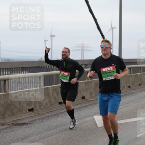 03.10.2025 - Köhlbrandbrückenlauf Jannik Wohlers http://msf.ph/oto/9143893 03.10.2025 15:45:13 Position 1 8824, 8923, 9099 meine-sportfotos.de