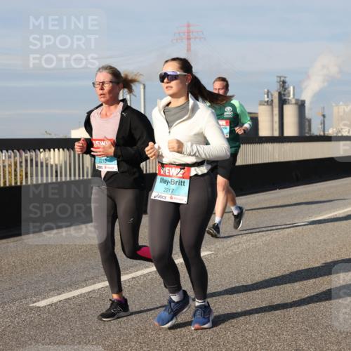 03.10.2025 - Köhlbrandbrückenlauf Lena Gebhardt http://msf.ph/oto/9143898 03.10.2025 10:01:41 Position 2 2218, 2217 meine-sportfotos.de