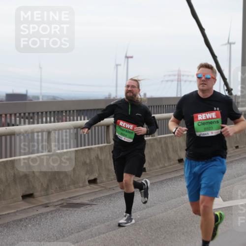 03.10.2025 - Köhlbrandbrückenlauf Jannik Wohlers http://msf.ph/oto/9143899 03.10.2025 15:45:14 Position 1 8824, 8923, 9099 meine-sportfotos.de