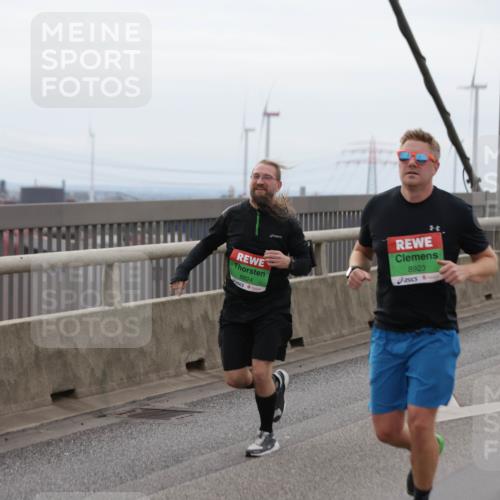 03.10.2025 - Köhlbrandbrückenlauf Jannik Wohlers http://msf.ph/oto/9143901 03.10.2025 15:45:14 Position 1 8824, 8923, 9099 meine-sportfotos.de