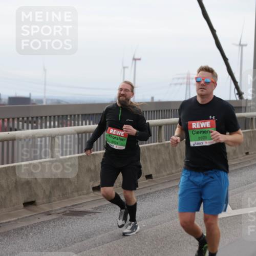 03.10.2025 - Köhlbrandbrückenlauf Jannik Wohlers http://msf.ph/oto/9143904 03.10.2025 15:45:14 Position 1 8824, 8923, 9099 meine-sportfotos.de