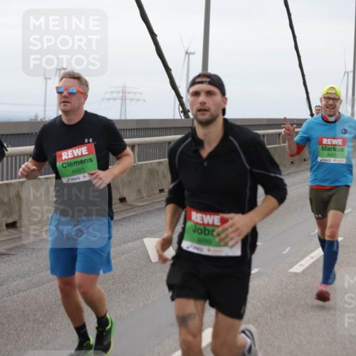 03.10.2025 - Köhlbrandbrückenlauf Jannik Wohlers http://msf.ph/oto/9143906 03.10.2025 15:45:14 Position 1 8824, 8923, 9099, 9451 meine-sportfotos.de