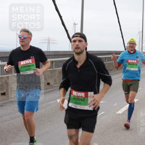 03.10.2025 - Köhlbrandbrückenlauf Jannik Wohlers http://msf.ph/oto/9143907 03.10.2025 15:45:14 Position 1 8824, 8923, 5000, 9451 meine-sportfotos.de