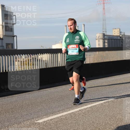 03.10.2025 - Köhlbrandbrückenlauf Lena Gebhardt http://msf.ph/oto/9143911 03.10.2025 10:01:41 Position 2 1827 meine-sportfotos.de