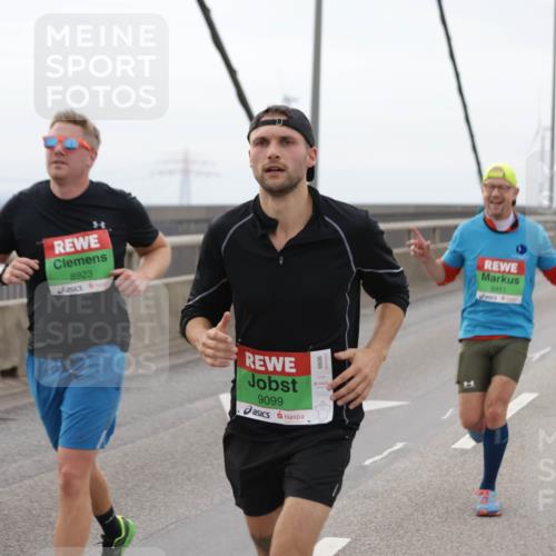 03.10.2025 - Köhlbrandbrückenlauf Jannik Wohlers http://msf.ph/oto/9143912 03.10.2025 15:45:14 Position 1 8923, 9099, 24, 9451 meine-sportfotos.de