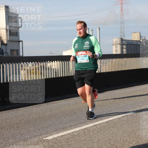 03.10.2025 - Köhlbrandbrückenlauf Lena Gebhardt http://msf.ph/oto/9143914 03.10.2025 10:01:41 Position 2 4, 1827 meine-sportfotos.de