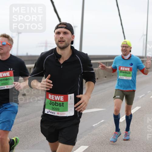 03.10.2025 - Köhlbrandbrückenlauf Jannik Wohlers http://msf.ph/oto/9143918 03.10.2025 15:45:14 Position 1 8923, 9099, 9451 meine-sportfotos.de