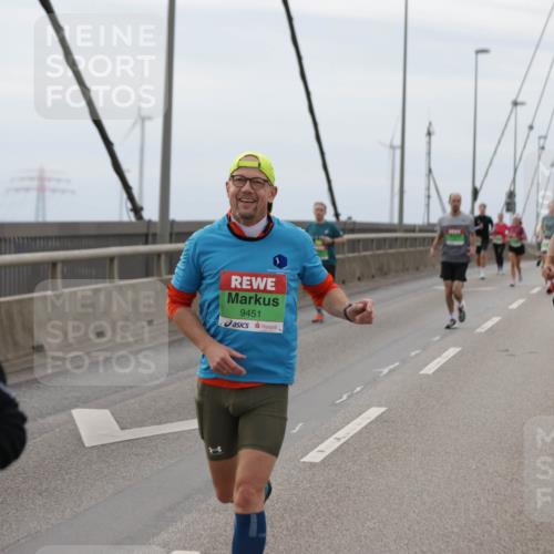 03.10.2025 - Köhlbrandbrückenlauf Jannik Wohlers http://msf.ph/oto/9143927 03.10.2025 15:45:15 Position 1 9451 meine-sportfotos.de