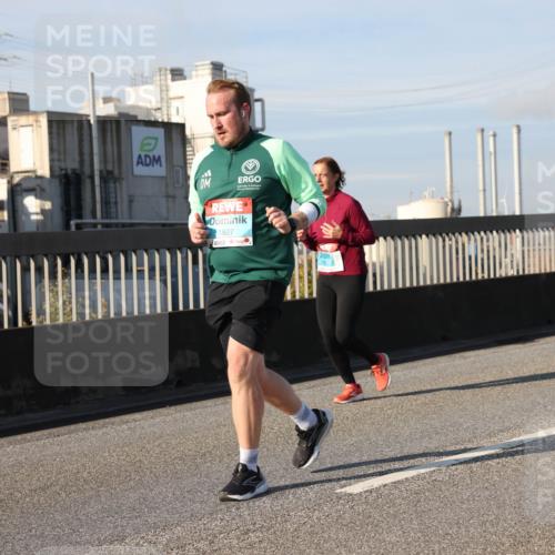 03.10.2025 - Köhlbrandbrückenlauf Lena Gebhardt http://msf.ph/oto/9143928 03.10.2025 10:01:42 Position 2 1827 meine-sportfotos.de