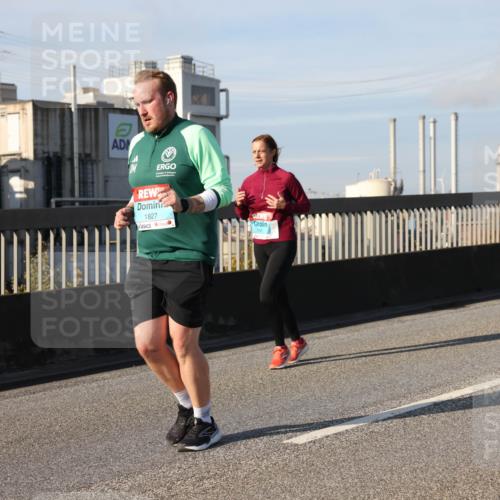 03.10.2025 - Köhlbrandbrückenlauf Lena Gebhardt http://msf.ph/oto/9143933 03.10.2025 10:01:42 Position 2 1827 meine-sportfotos.de