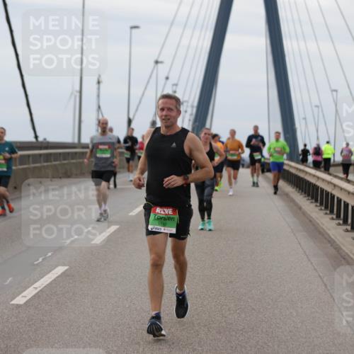 03.10.2025 - Köhlbrandbrückenlauf Jannik Wohlers http://msf.ph/oto/9143943 03.10.2025 15:45:16 Position 1 9110 meine-sportfotos.de