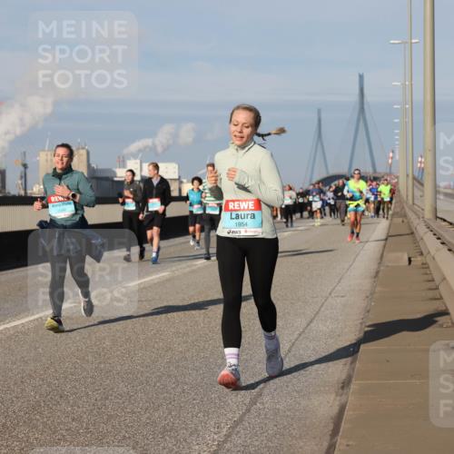 03.10.2025 - Köhlbrandbrückenlauf Lena Gebhardt http://msf.ph/oto/9143958 03.10.2025 10:01:44 Position 2 2099, 1954 meine-sportfotos.de