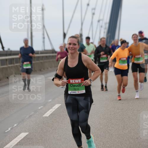 03.10.2025 - Köhlbrandbrückenlauf Jannik Wohlers http://msf.ph/oto/9143961 03.10.2025 15:45:18 Position 1 9572, 7616 meine-sportfotos.de