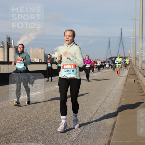 03.10.2025 - Köhlbrandbrückenlauf Lena Gebhardt http://msf.ph/oto/9143965 03.10.2025 10:01:45 Position 2 2099, 1954 meine-sportfotos.de