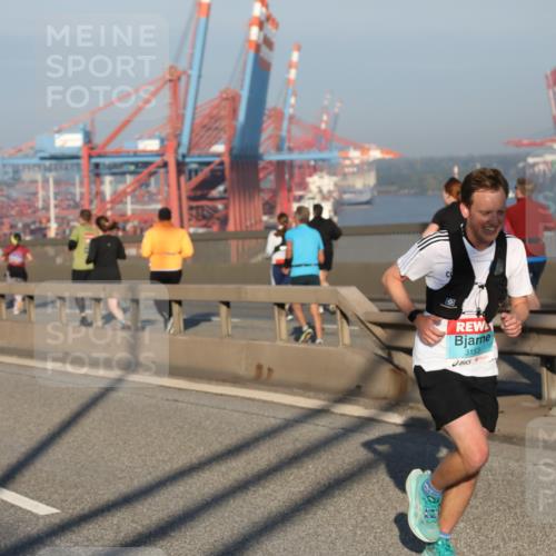 03.10.2025 - Köhlbrandbrückenlauf Yannick Fuchs http://msf.ph/oto/9143970 03.10.2025 08:31:37 Position 2 3153 meine-sportfotos.de