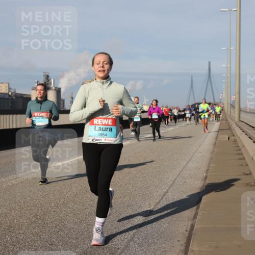 03.10.2025 - Köhlbrandbrückenlauf Lena Gebhardt http://msf.ph/oto/9143978 03.10.2025 10:01:45 Position 2 2099, 1954 meine-sportfotos.de
