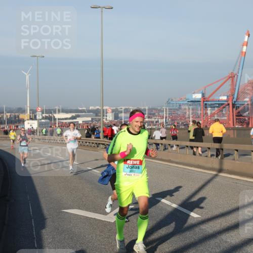 03.10.2025 - Köhlbrandbrückenlauf Yannick Fuchs http://msf.ph/oto/9143981 03.10.2025 08:31:37 Position 2 3082 meine-sportfotos.de