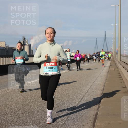 03.10.2025 - Köhlbrandbrückenlauf Lena Gebhardt http://msf.ph/oto/9143983 03.10.2025 10:01:45 Position 2 2099, 1954 meine-sportfotos.de