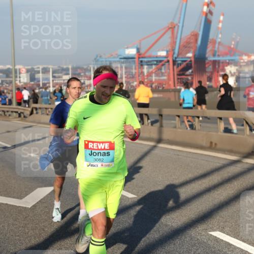 03.10.2025 - Köhlbrandbrückenlauf Yannick Fuchs http://msf.ph/oto/9143986 03.10.2025 08:31:38 Position 2 3082 meine-sportfotos.de
