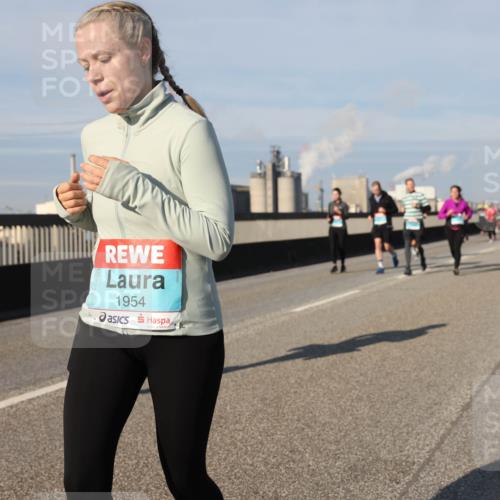 03.10.2025 - Köhlbrandbrückenlauf Lena Gebhardt http://msf.ph/oto/9143994 03.10.2025 10:01:46 Position 2 1954 meine-sportfotos.de