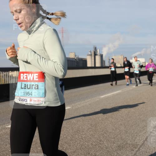 03.10.2025 - Köhlbrandbrückenlauf Lena Gebhardt http://msf.ph/oto/9144000 03.10.2025 10:01:46 Position 2 1954 meine-sportfotos.de