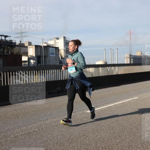 03.10.2025 - Köhlbrandbrückenlauf Lena Gebhardt http://msf.ph/oto/9144011 03.10.2025 10:01:47 Position 2 2099 meine-sportfotos.de