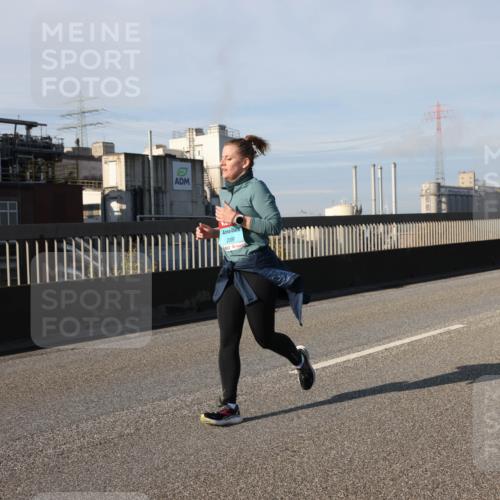 03.10.2025 - Köhlbrandbrückenlauf Lena Gebhardt http://msf.ph/oto/9144016 03.10.2025 10:01:47 Position 2 2009 meine-sportfotos.de