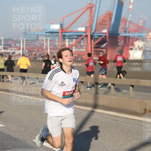 03.10.2025 - Köhlbrandbrückenlauf Yannick Fuchs http://msf.ph/oto/9144018 03.10.2025 08:31:41 Position 2  meine-sportfotos.de