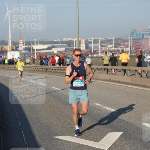 03.10.2025 - Köhlbrandbrückenlauf Yannick Fuchs http://msf.ph/oto/9144029 03.10.2025 08:31:41 Position 2 1017 meine-sportfotos.de