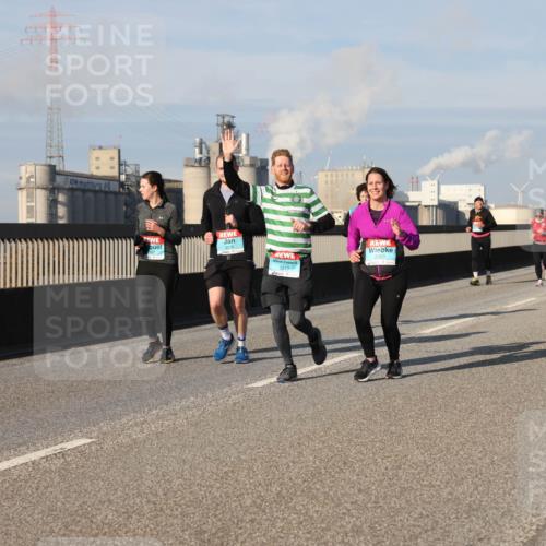 03.10.2025 - Köhlbrandbrückenlauf Lena Gebhardt http://msf.ph/oto/9144035 03.10.2025 10:01:48 Position 2 2033, 3617 meine-sportfotos.de