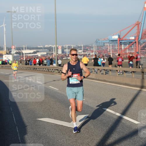 03.10.2025 - Köhlbrandbrückenlauf Yannick Fuchs http://msf.ph/oto/9144037 03.10.2025 08:31:42 Position 2 1017 meine-sportfotos.de