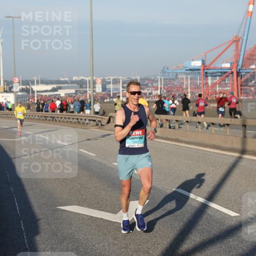 03.10.2025 - Köhlbrandbrückenlauf Yannick Fuchs http://msf.ph/oto/9144040 03.10.2025 08:31:42 Position 2 1017 meine-sportfotos.de