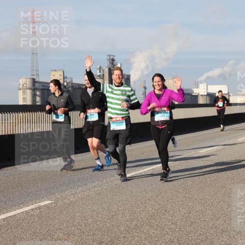03.10.2025 - Köhlbrandbrückenlauf Lena Gebhardt http://msf.ph/oto/9144046 03.10.2025 10:01:49 Position 2 2033 meine-sportfotos.de