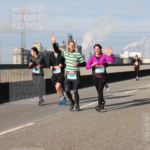 03.10.2025 - Köhlbrandbrückenlauf Lena Gebhardt http://msf.ph/oto/9144049 03.10.2025 10:01:49 Position 2 2033, 3617 meine-sportfotos.de