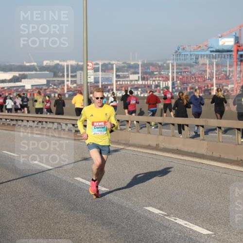 03.10.2025 - Köhlbrandbrückenlauf Yannick Fuchs http://msf.ph/oto/9144053 03.10.2025 08:31:47 Position 2 1044 meine-sportfotos.de