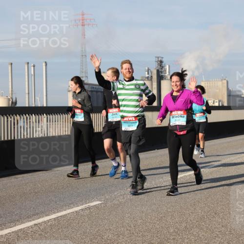 03.10.2025 - Köhlbrandbrückenlauf Lena Gebhardt http://msf.ph/oto/9144055 03.10.2025 10:01:49 Position 2 2016, 2033, 3617 meine-sportfotos.de