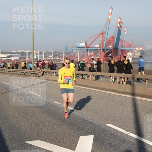 03.10.2025 - Köhlbrandbrückenlauf Yannick Fuchs http://msf.ph/oto/9144057 03.10.2025 08:31:49 Position 2  meine-sportfotos.de