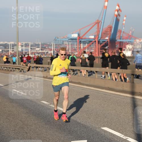 03.10.2025 - Köhlbrandbrückenlauf Yannick Fuchs http://msf.ph/oto/9144063 03.10.2025 08:31:49 Position 2 1044 meine-sportfotos.de