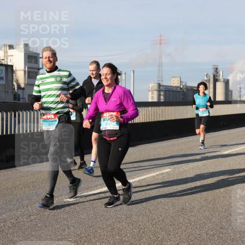 03.10.2025 - Köhlbrandbrückenlauf Lena Gebhardt http://msf.ph/oto/9144083 03.10.2025 10:01:51 Position 2 3617, 2033 meine-sportfotos.de
