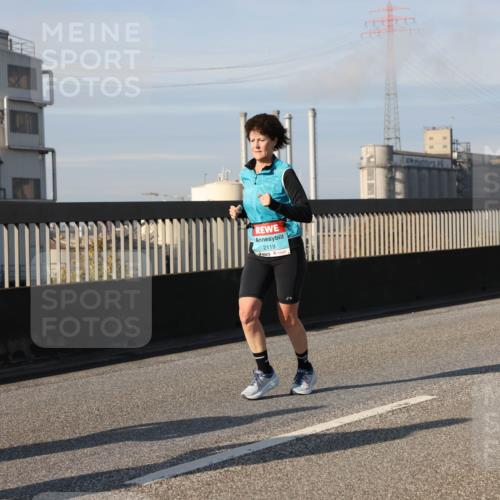 03.10.2025 - Köhlbrandbrückenlauf Lena Gebhardt http://msf.ph/oto/9144098 03.10.2025 10:01:52 Position 2 2119 meine-sportfotos.de