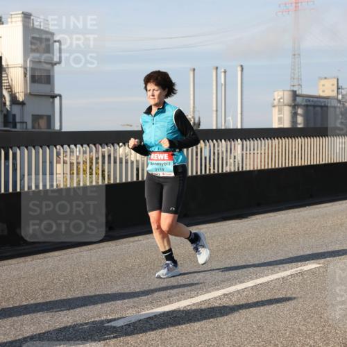 03.10.2025 - Köhlbrandbrückenlauf Lena Gebhardt http://msf.ph/oto/9144102 03.10.2025 10:01:52 Position 2 2119 meine-sportfotos.de