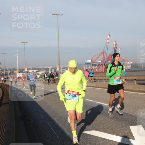 03.10.2025 - Köhlbrandbrückenlauf Yannick Fuchs http://msf.ph/oto/9144130 03.10.2025 08:32:00 Position 2 3460, 2701 meine-sportfotos.de