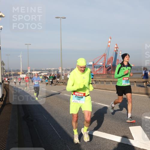 03.10.2025 - Köhlbrandbrückenlauf Yannick Fuchs http://msf.ph/oto/9144135 03.10.2025 08:32:00 Position 2 3460, 270 meine-sportfotos.de