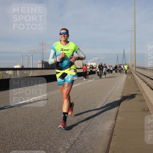 03.10.2025 - Köhlbrandbrückenlauf Lena Gebhardt http://msf.ph/oto/9144141 03.10.2025 10:01:54 Position 2  meine-sportfotos.de