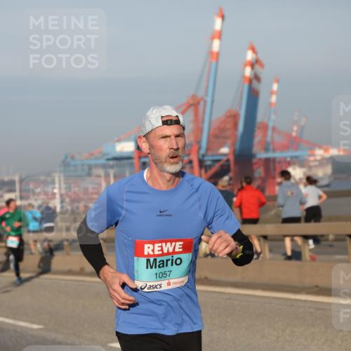 03.10.2025 - Köhlbrandbrückenlauf Yannick Fuchs http://msf.ph/oto/9144156 03.10.2025 08:32:03 Position 2 1057 meine-sportfotos.de