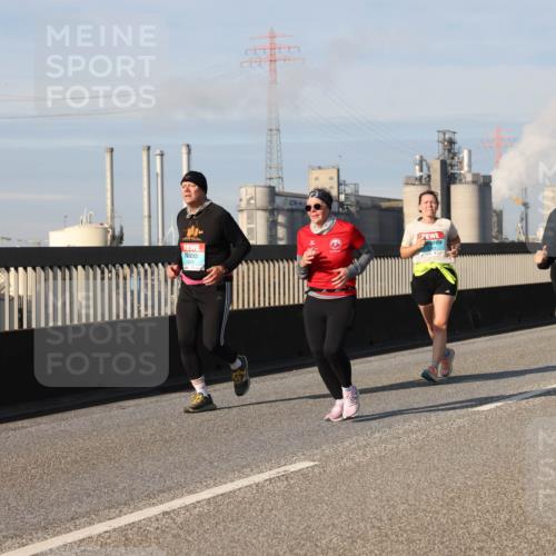 03.10.2025 - Köhlbrandbrückenlauf Lena Gebhardt http://msf.ph/oto/9144171 03.10.2025 10:01:57 Position 2 1329 meine-sportfotos.de